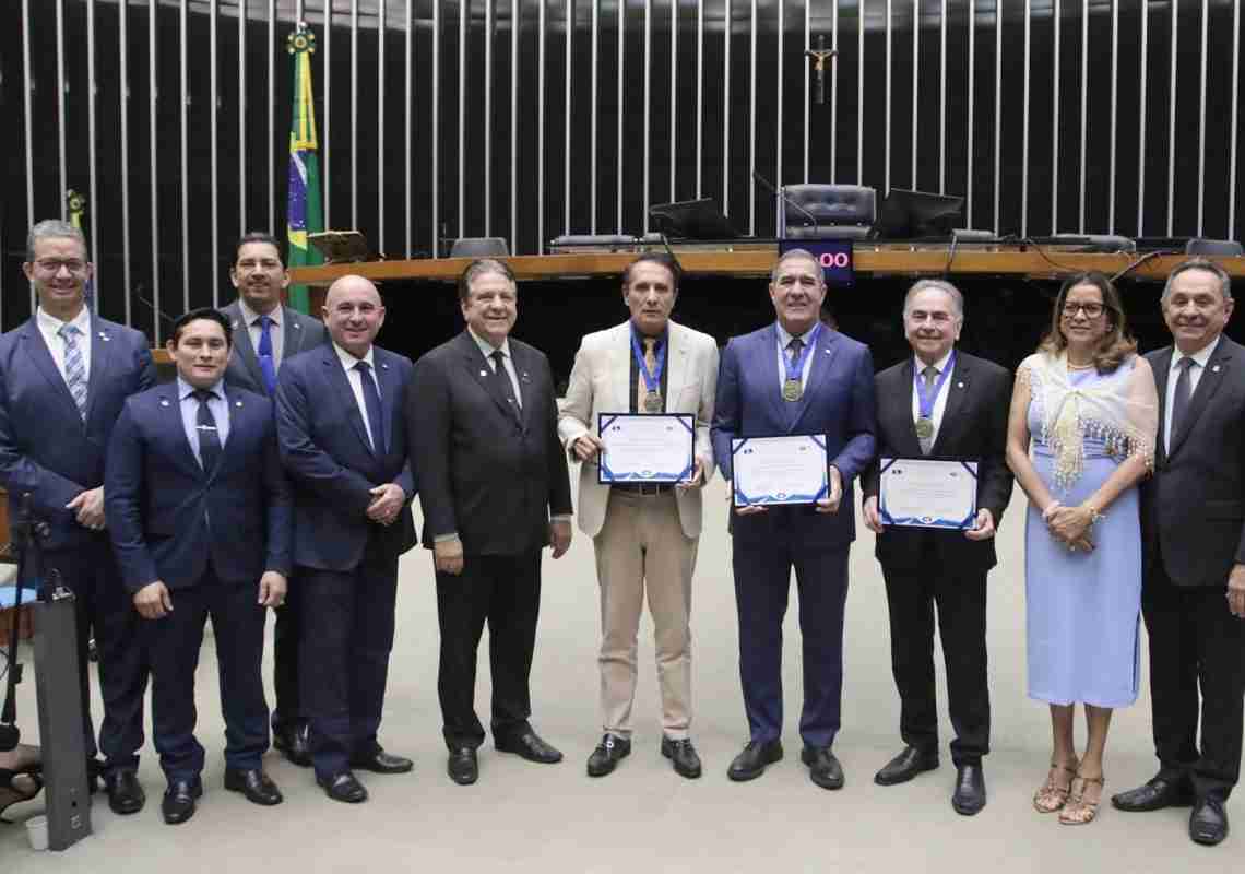Sessão Solene na Câmara dos Deputados em Brasília celebra 60 anos da profissão de Administrador no Brasil